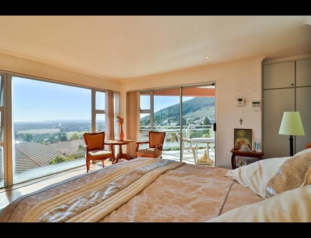 4 BEDROOM HOUSE FOR SALE IN PLATTEKLOOF